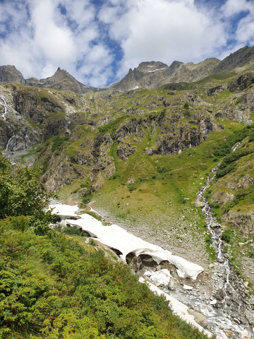 Valgaudemar, French Alpes, River and Mountain peaks