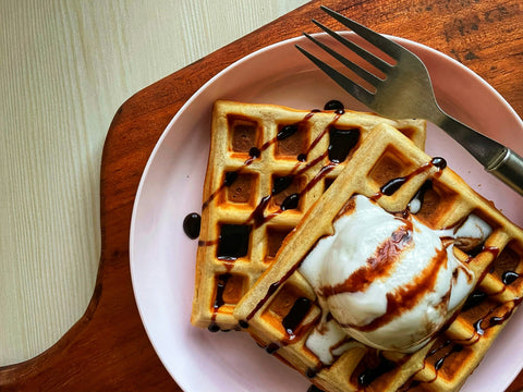 Waffeln mit Vanilleeis