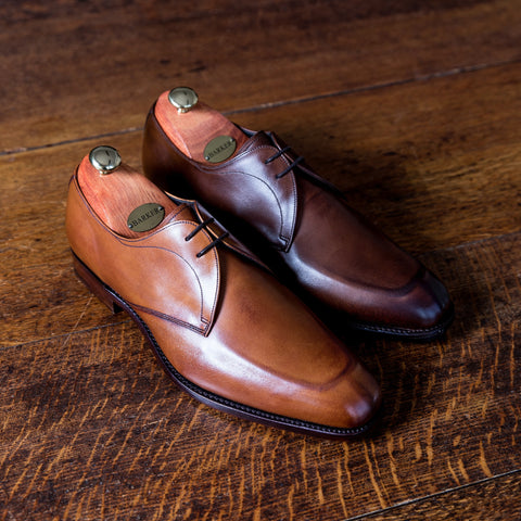 Eleganter brauner Herrenschuh mit Schuhspanner von Barker