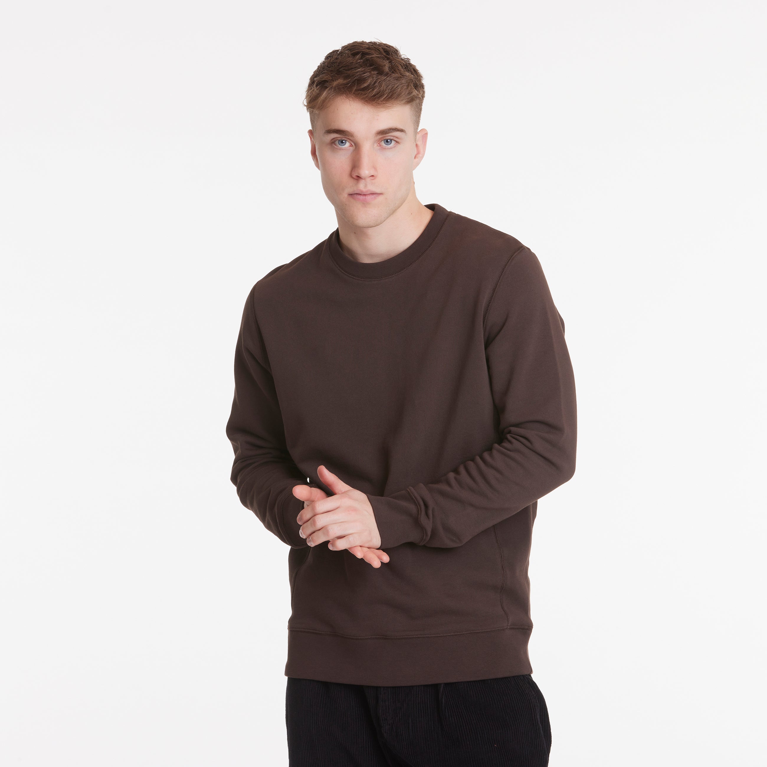 Se The Organic Sweatshirt - Ebony Brown - L hos bygarmentmakers.dk
