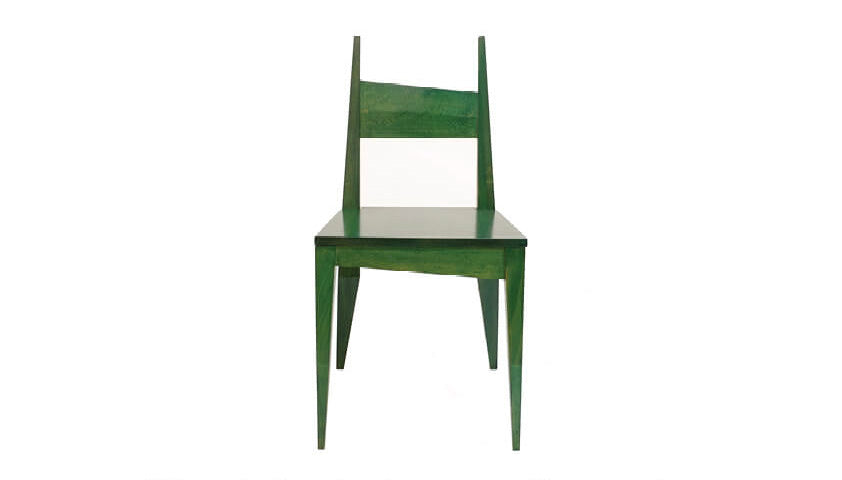 Frida van der Poel toont haar meubelobjecten uit de werkplaats - vormen die de functie ondersteunt en ruimte biedt aan verbeelding.