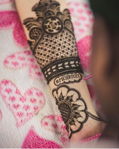 bride's-name-in-mehendi