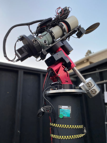 Jeff's Takahashi FSQ106 EDX4 set up at Sierra Remote Observatories during daylight.