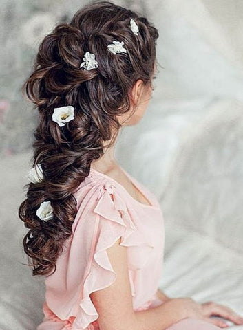 The Greek goddess hairstyle is one of the lovely hairstyles you can do with your Minque clip-in hair extensions. 