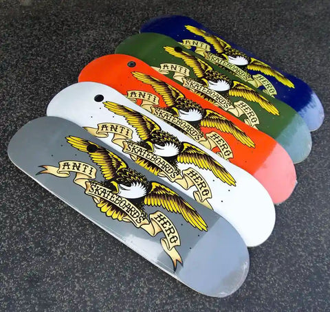 Planches de skateboard Anti Hero Eagle en plusieurs tailles et couleurs