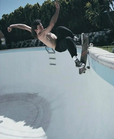Dave Hackett Frontside Smith Grind In Pool