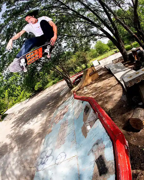 Evan Smith Ollie Tailgrab sur planche à roulettes