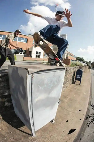 Connor Noll Frontside Noseblunt Slide Skateboard Trick