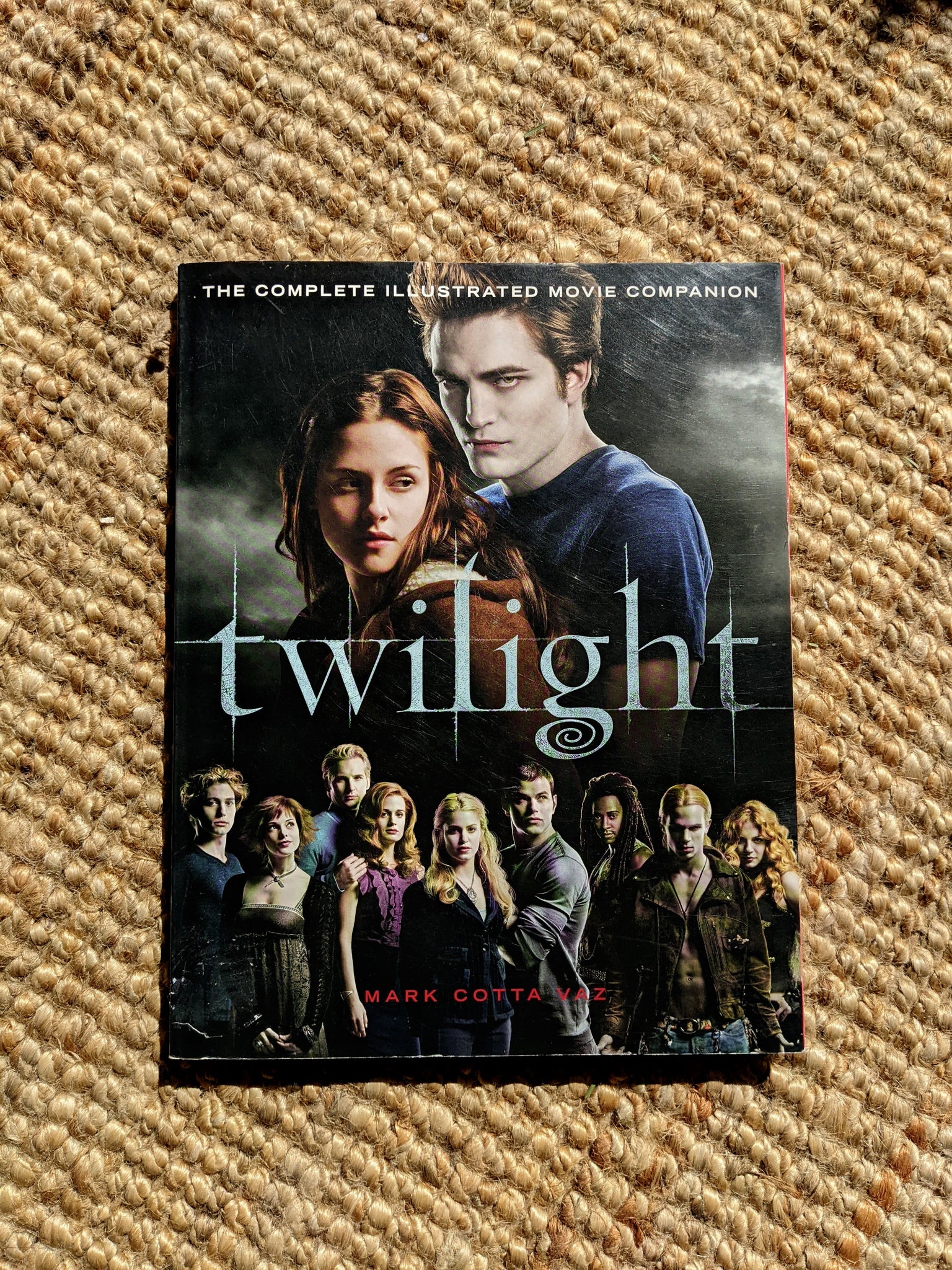 Twilight: The Complete Illustrated Movie Companion Book – The Nest