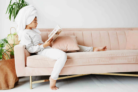 Girl on a couch with kanartic air conditioner