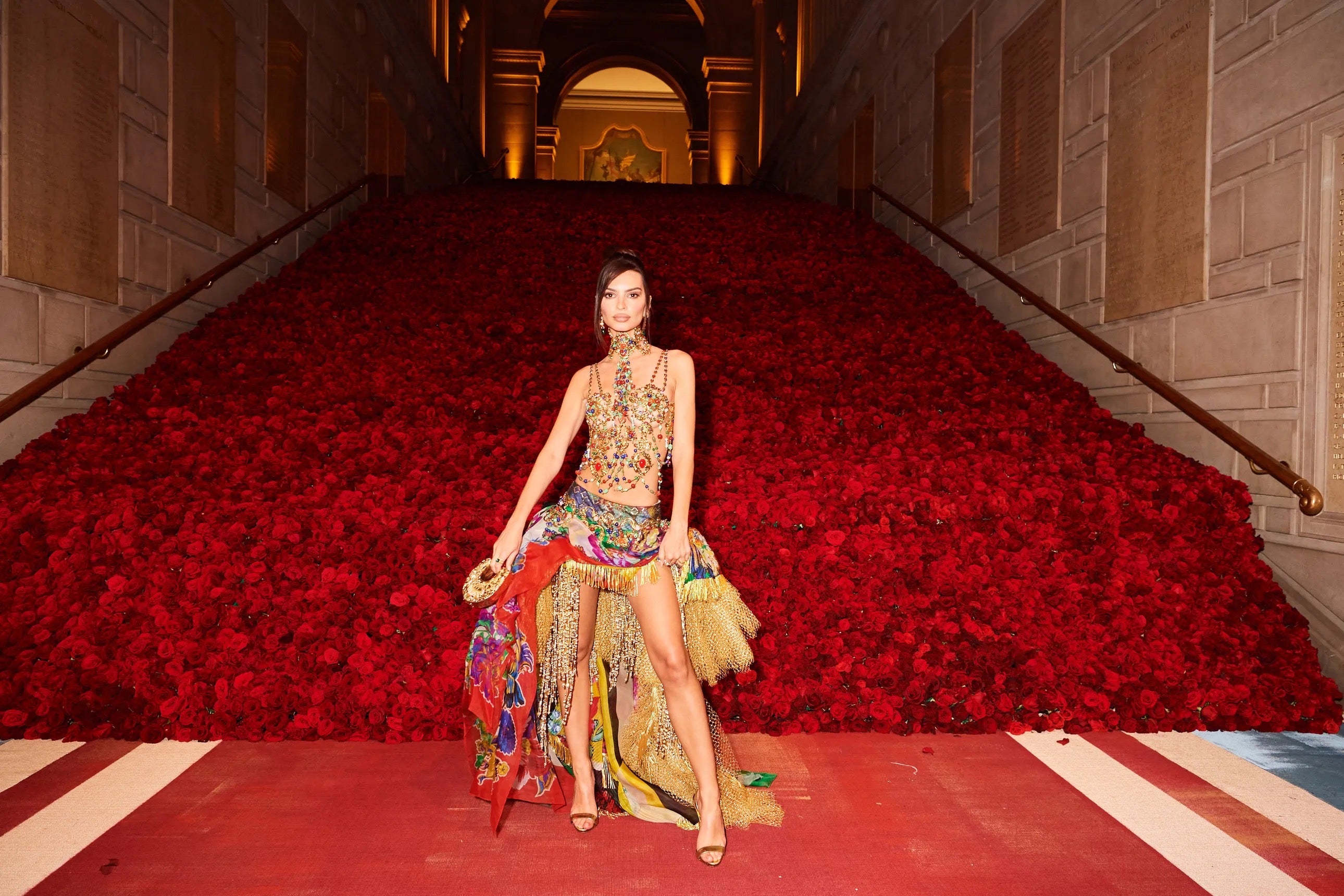 Met Gala: Emily Ratajkowski carries Blumera