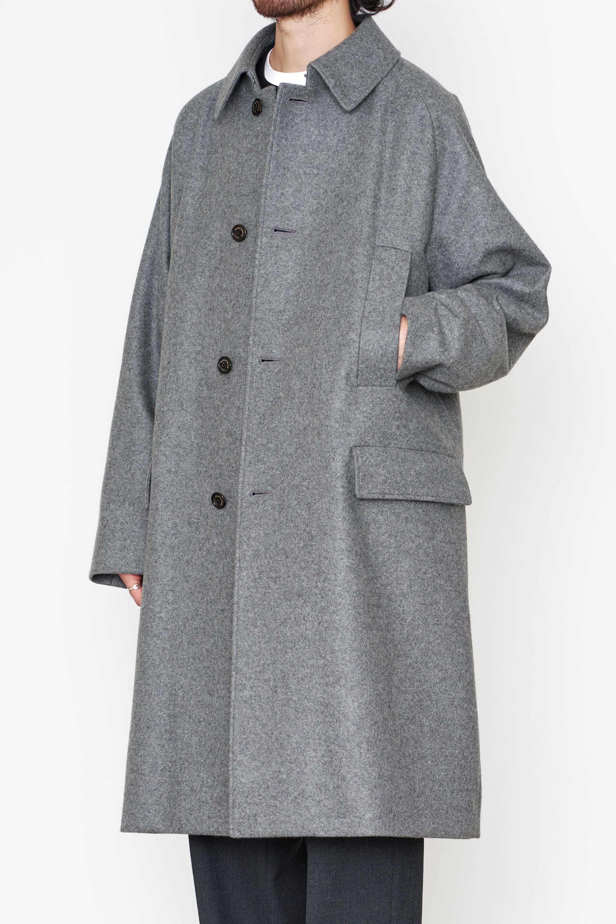 MARKAWARE PUFFER RAGLAN MAC COAT | www.vp-concrete.com