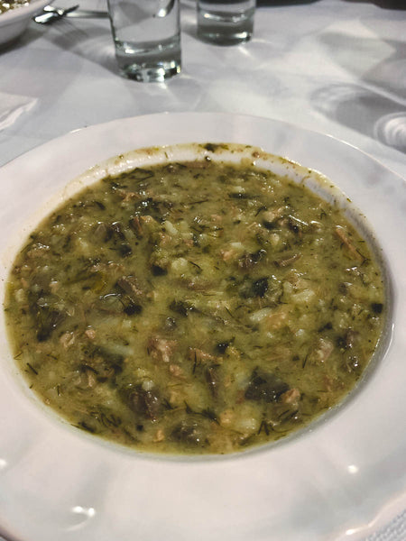 La magiritsa, la zuppa di interiora greca che si prepara a Pasqua subito dopo la messa di mezzanotte
