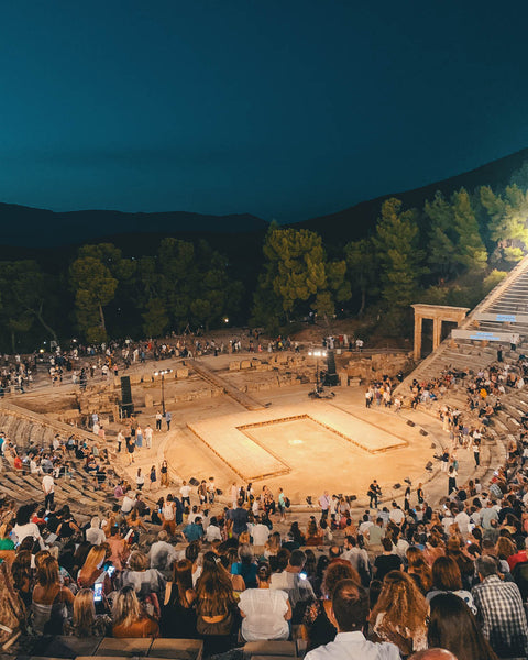 Il teatro di Epidauro gremito per l'Edipo Re