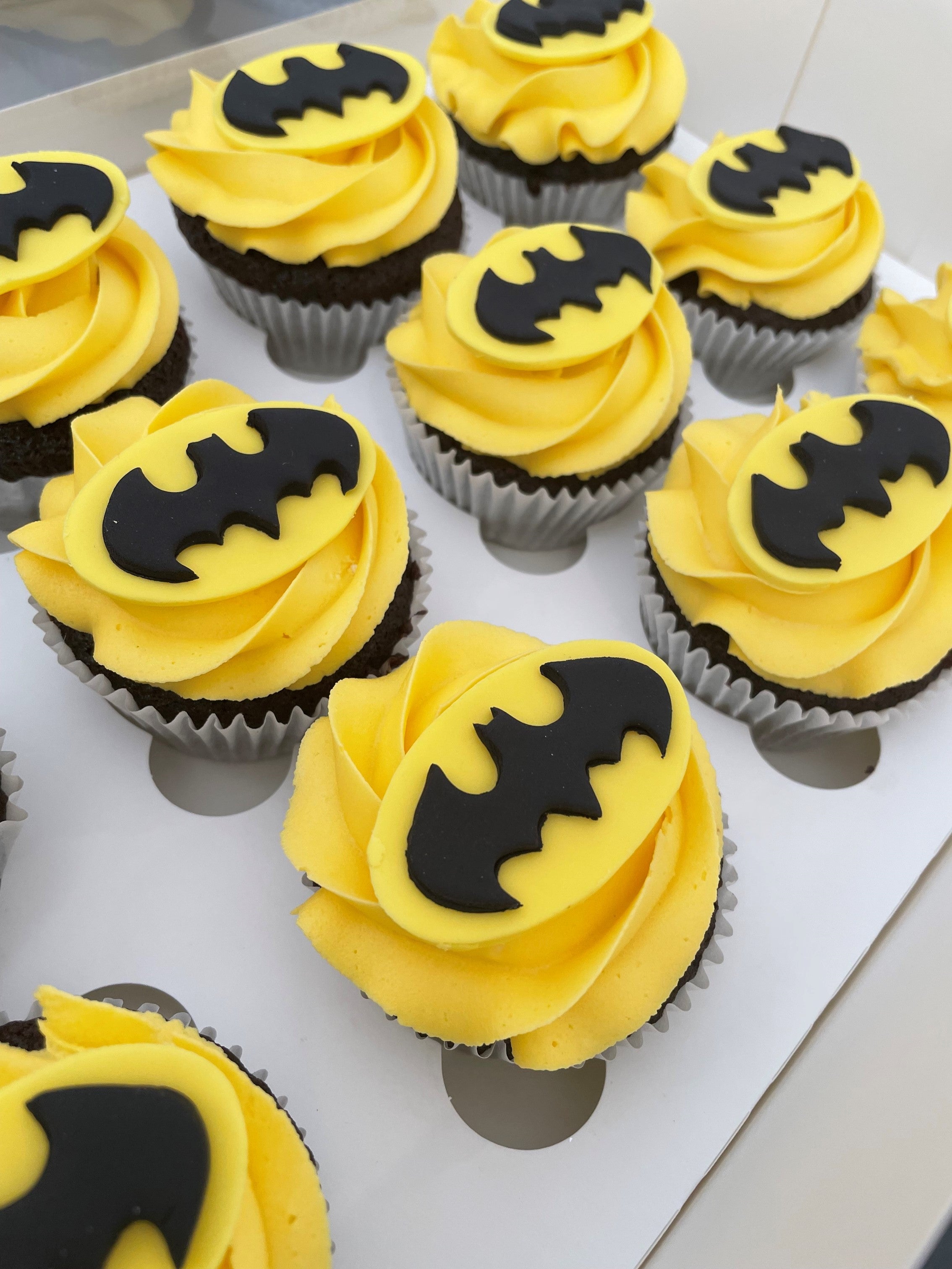 Batman cupcakes – Cake Haven