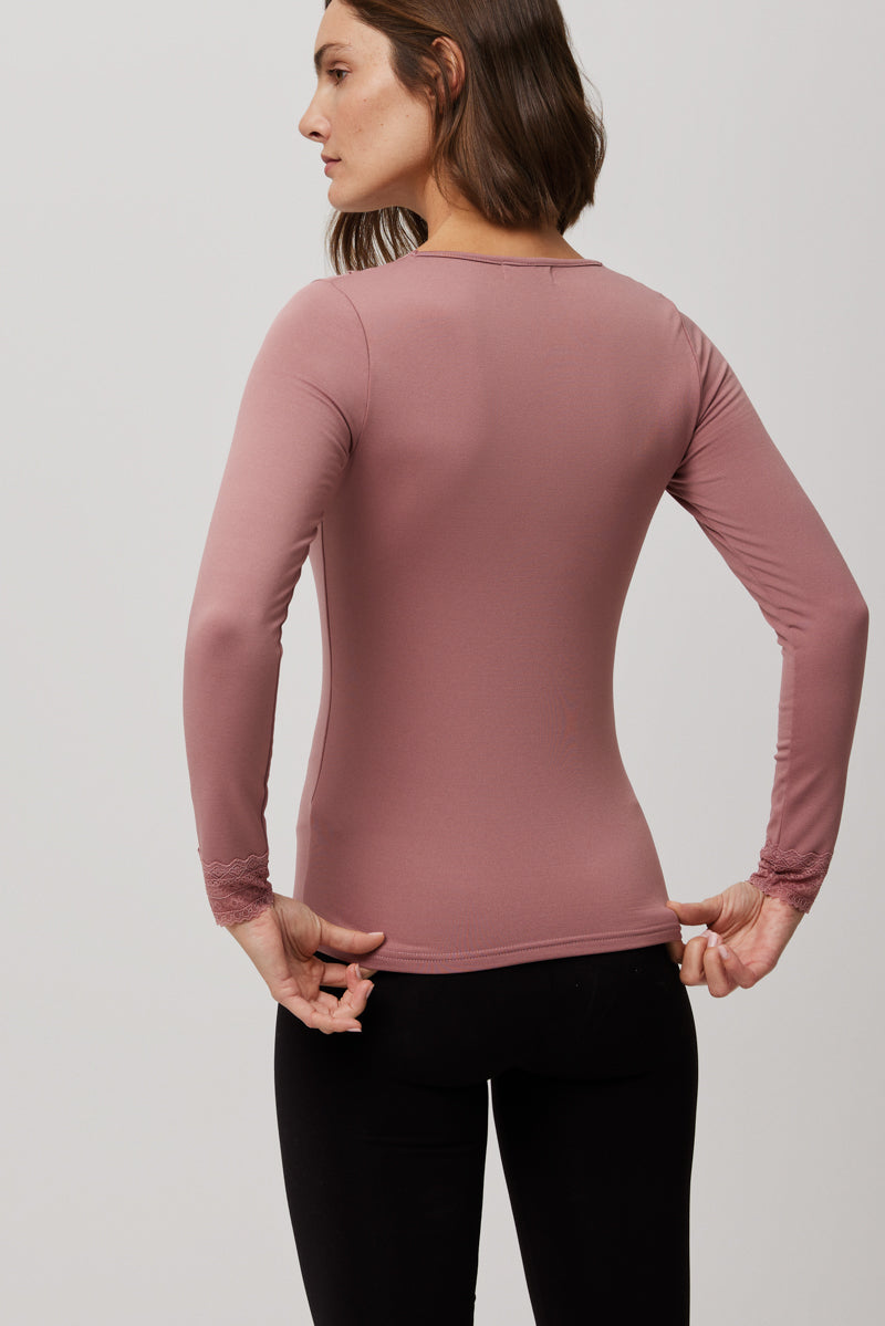 Ysabel Mora Brand - Estilo, sin pasar frío. ¿Conoces nuestras camisetas  térmicas de encaje? Diseños de hombros descubiertos y manga larga en  variedad de colores. Tecnología térmica de diseño, aquí >>