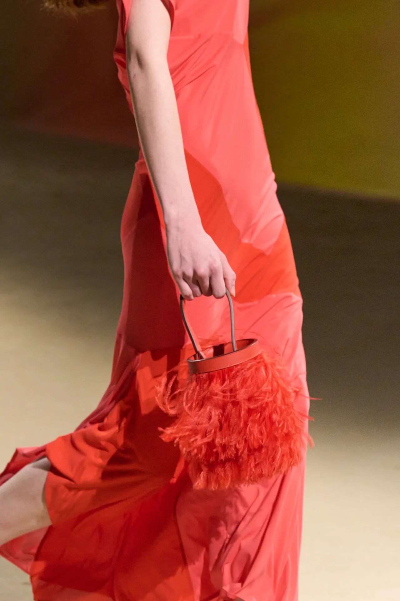 Bolsa Hermès Bucket de mão com penas