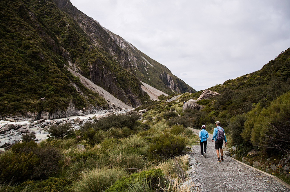 Empathetic Hiking Dynamics: Fostering Unity and Understanding Among Outdoor Enthusiasts