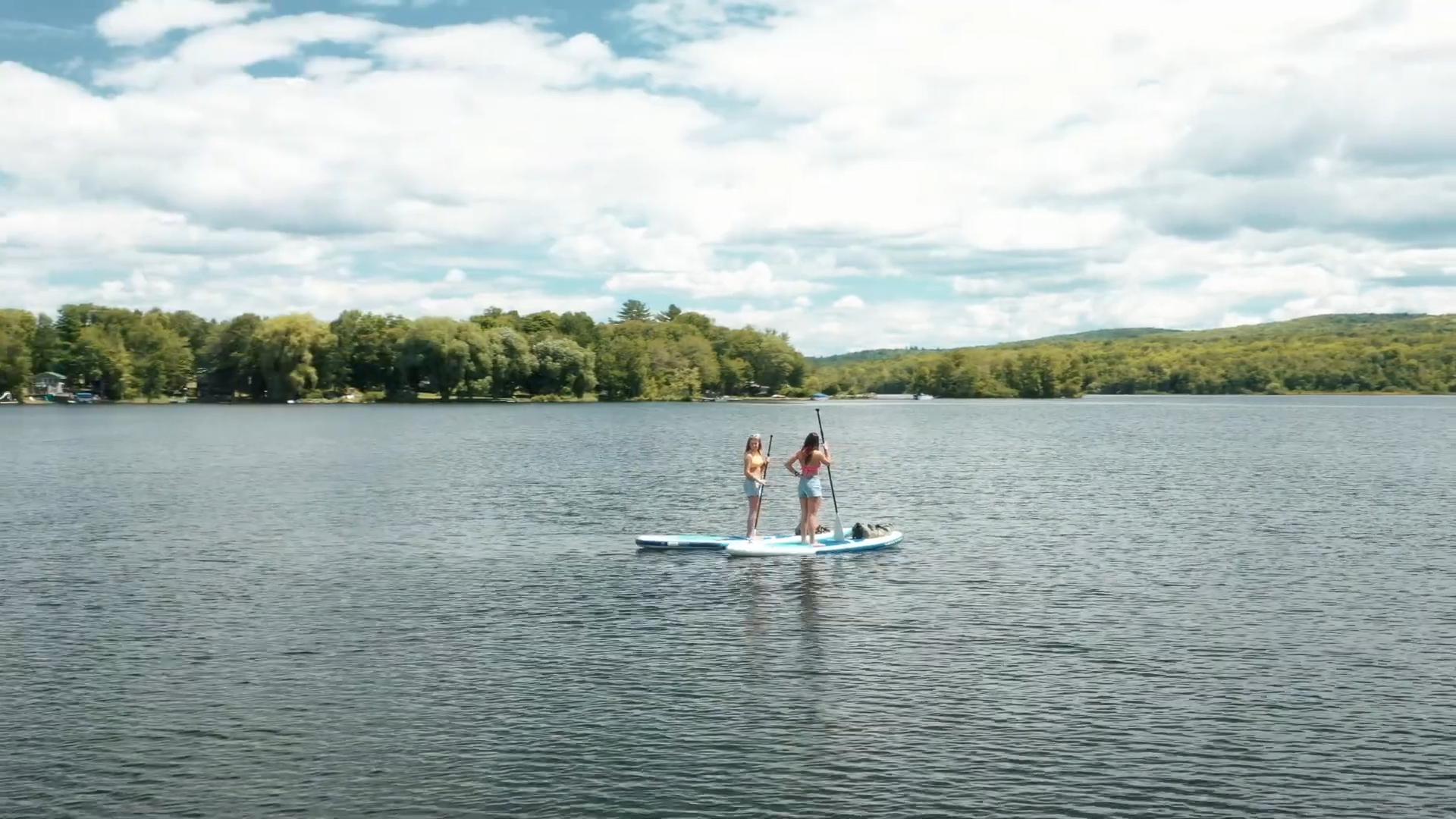 Stand-Up Paddleboarding: The Ultimate Guide to an Accessible and Relaxing Water Sport