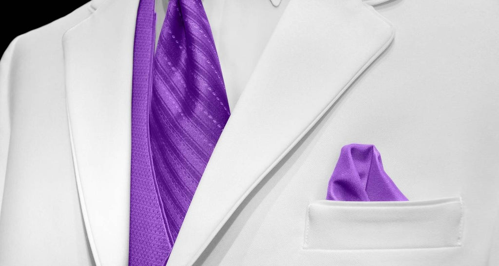Wie trägt man die violette Krawatte?
