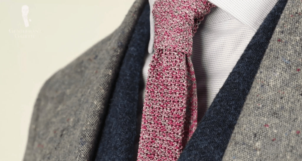 Corbata de lino de punto para hombre en traje de tres piezas