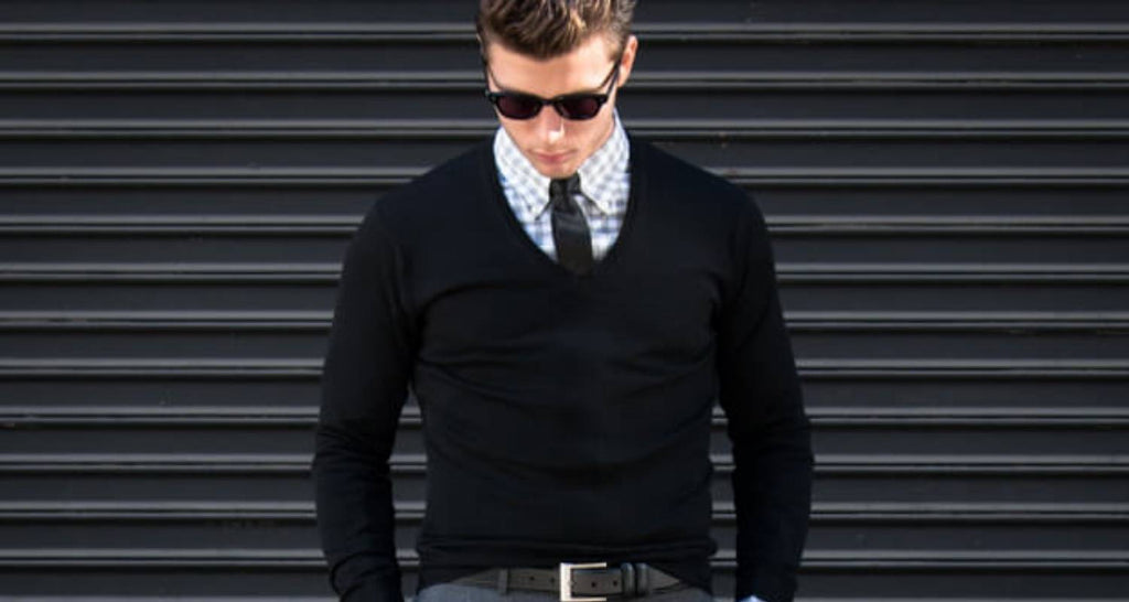 Pullover mit formellen Hemden und Krawatten
