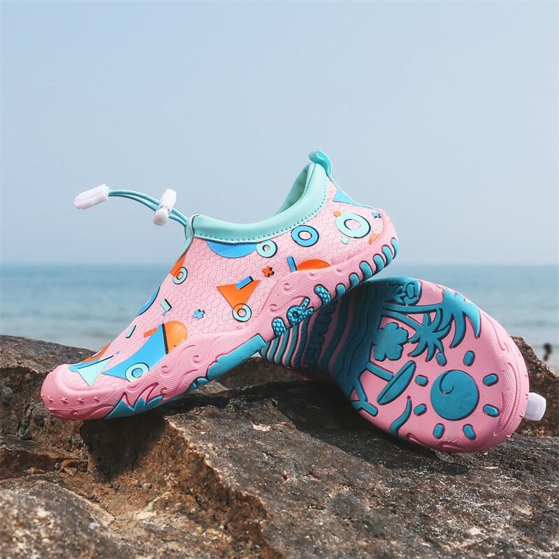 Chaussures de plages enfant de couleur rose de marque Aquashoes