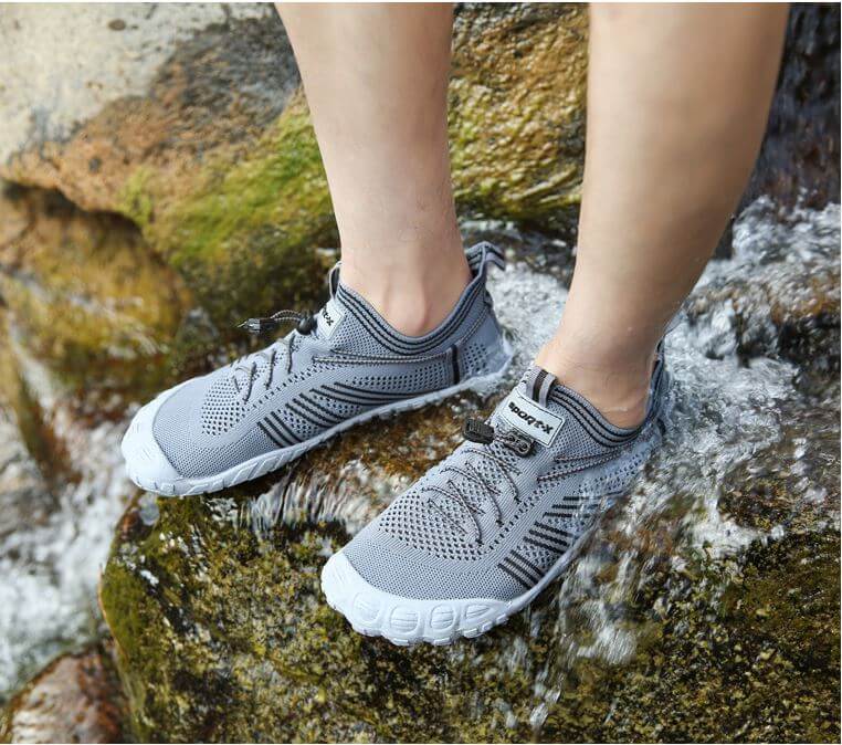 Présentation de la chaussure aquatique Sport-X gris de chez Aquashoes