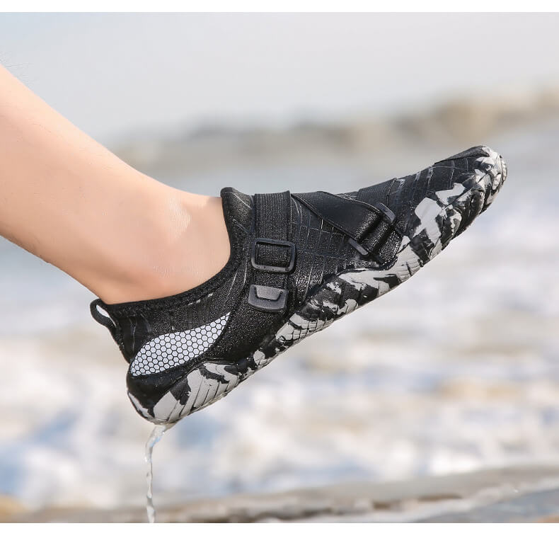 Chaussures d'eau Aqualice Noir de chez Aquashoes