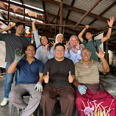 artisans posing with young artisans