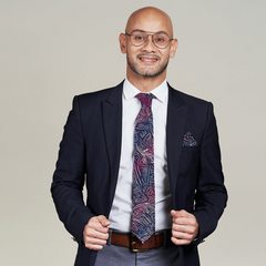 batik boutique model wearing batik neck tie in maroon driftwood