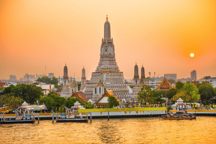 Bangkok on a Budget: Wat Arun