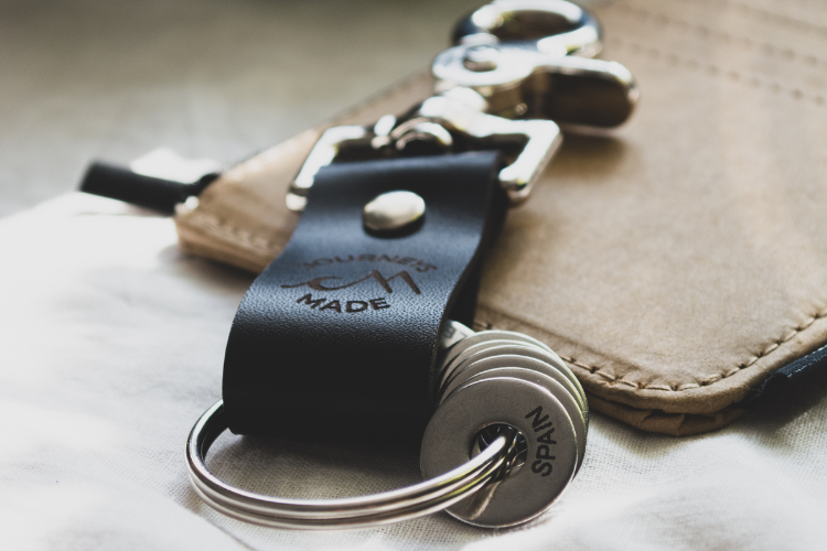 Black travel keyring as a travel souvenir with a Spain engraved token