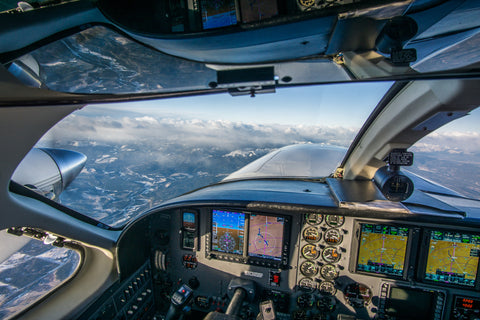 Cockpit view from Cessna Conquest 425 Beautiful Mountain Flying Twin Turboprop