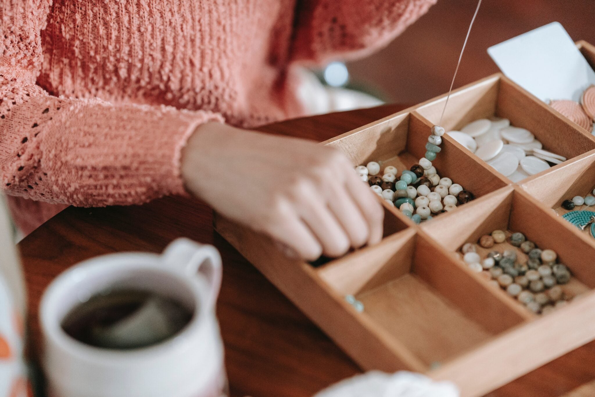 Selling Handmade Accessories Online: How To Start a Successful (and Profitable!) Side Hustle