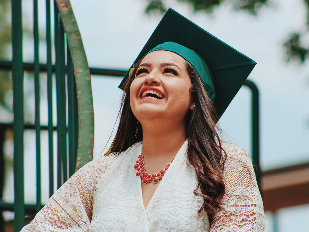 What to Wear for Graduation Pictures: A Chic Guide to Picture-Perfect Outfits | DIGIBUDDHA