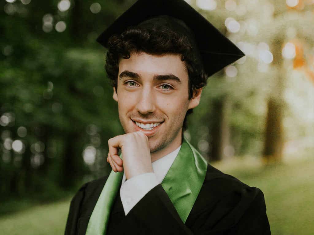 What to Wear for Graduation Pictures: A Chic Guide to Picture-Perfect Outfits | DIGIBUDDHA