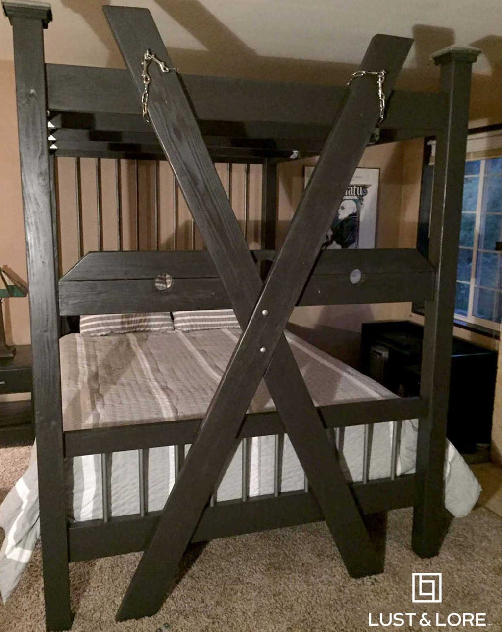 Bed stand. Мебель для бдсм многофункциональная. Тематическая мебель бдсм. Производство бдсм мебели. Мебель бдсм треугольник.