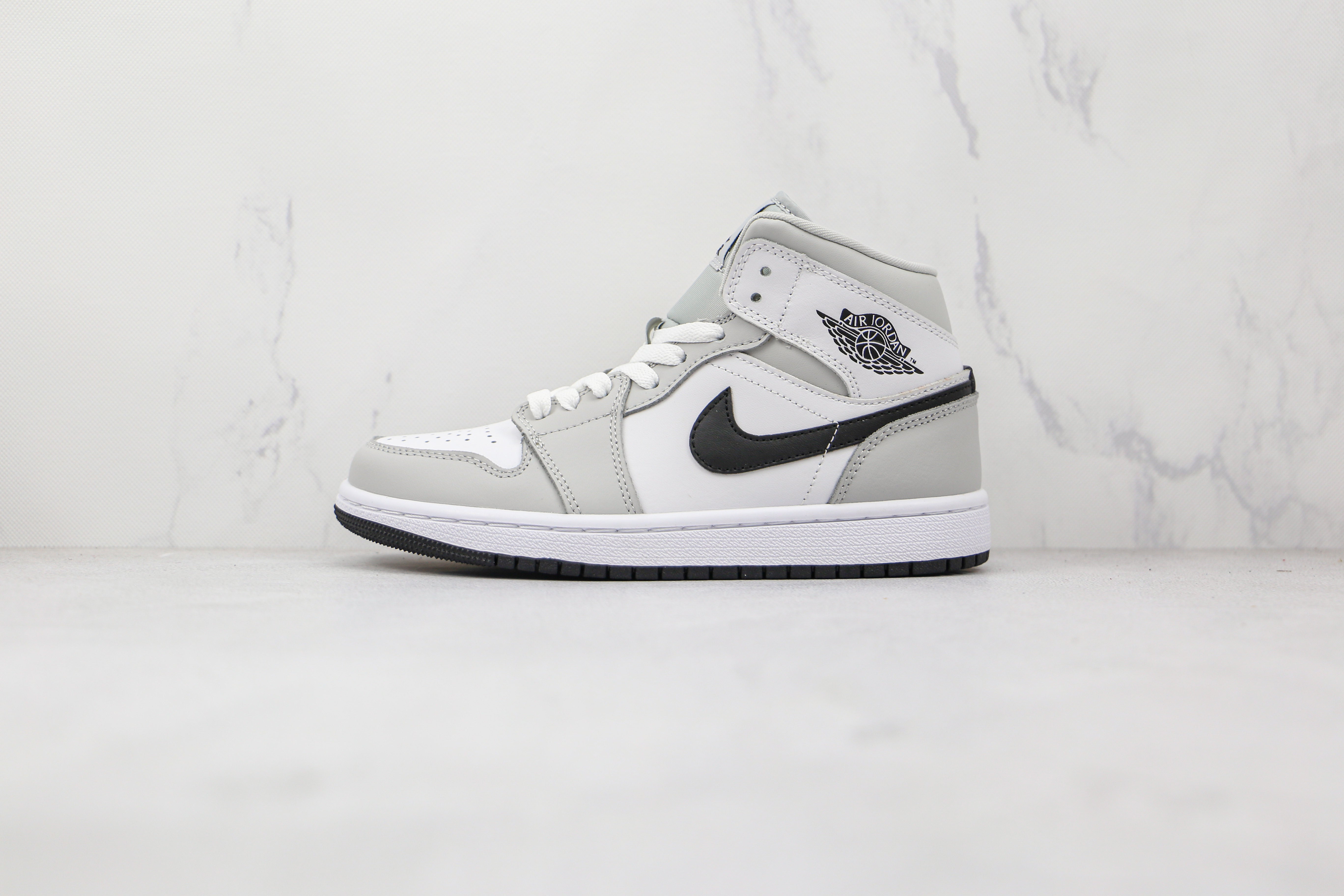 Jordan 1 Mid Light Smoke Grey W BQ6472-015 Sneakers