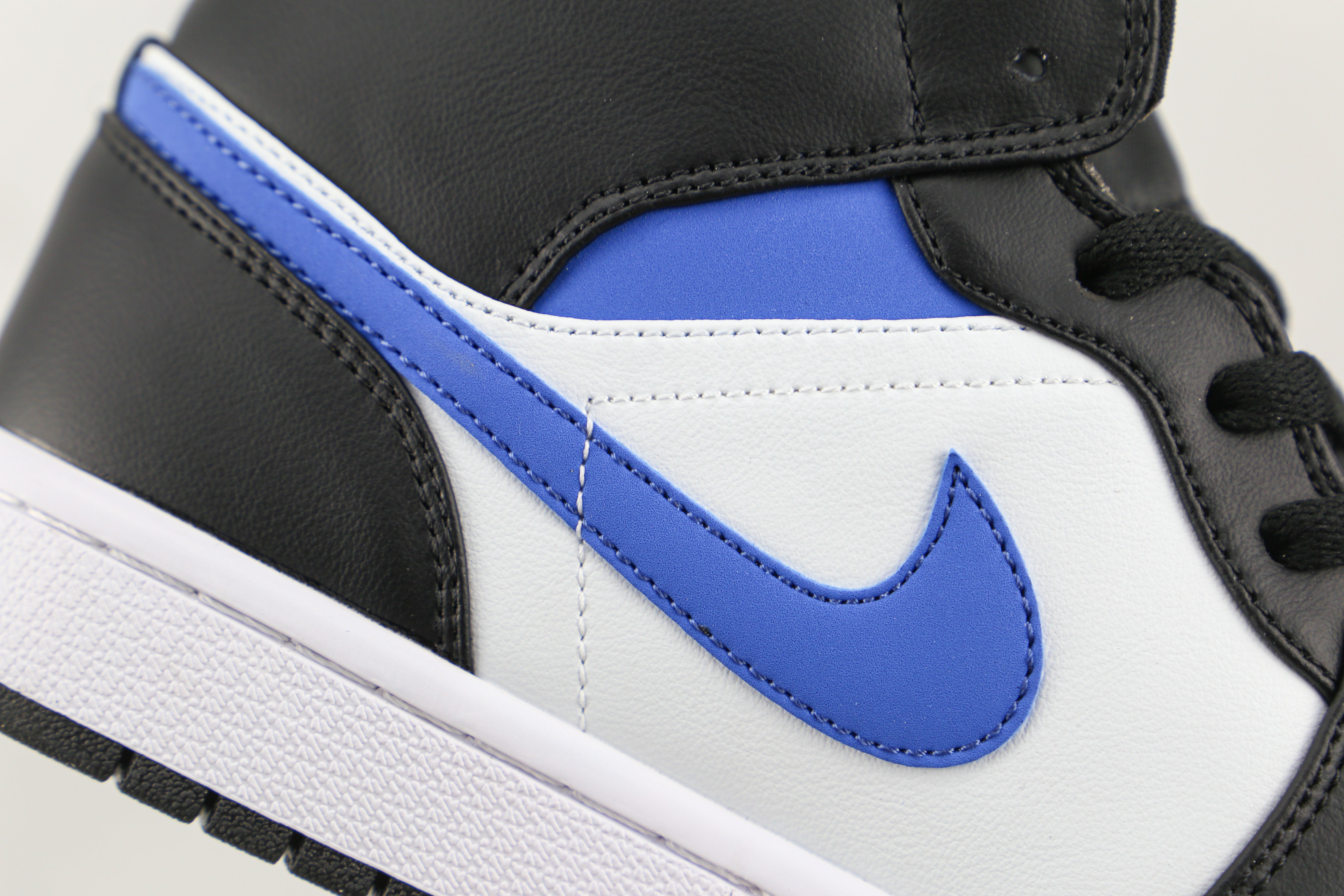 Jordan 1 Mid White Black Royal 554724-140 Sneakers