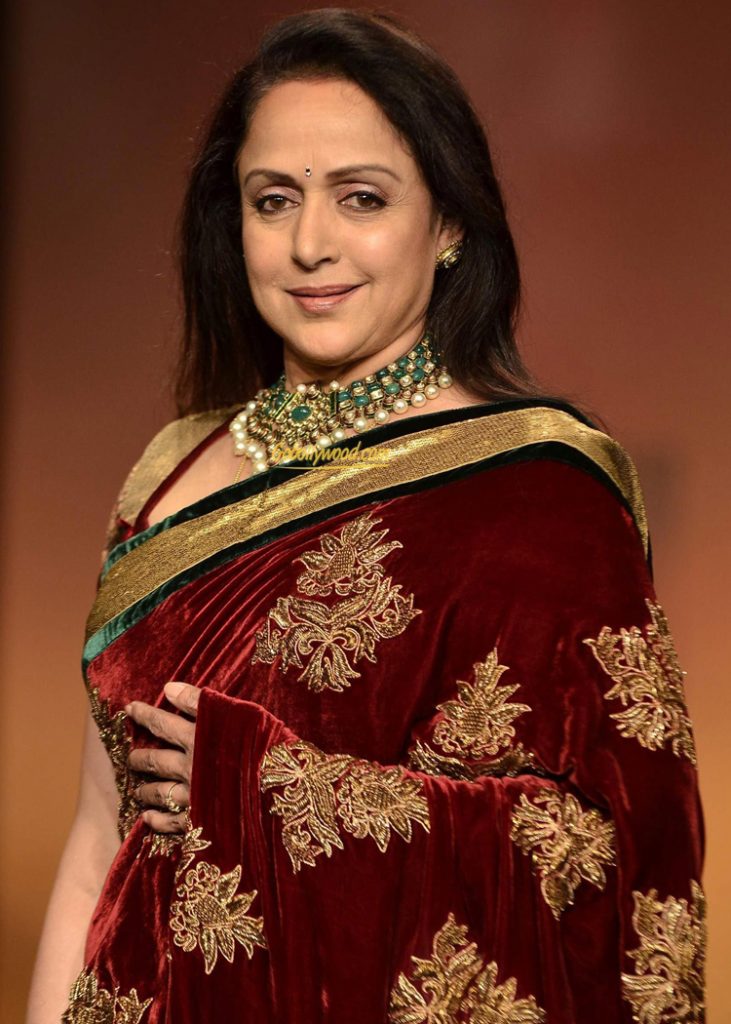 731px x 1024px - The 'Dream Girl' Hema Malini and her selection in sarees â€“ Unnatisilks