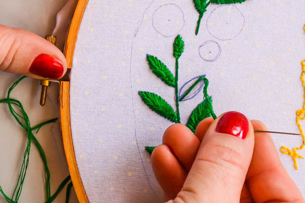 Sew a Leaf or Feather With the Fishbone Stitch - Hand Embroidery 