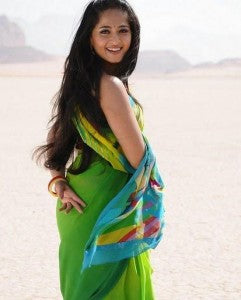 anushka-shetty-green-color-saree-cute-photo