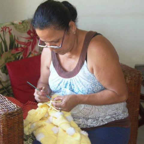 Hand knitting a Sheep Dreamzzz baby blanket