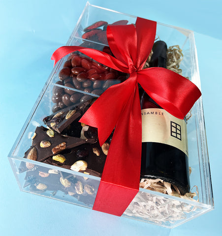 caja de acrilico con chocolates y vino
