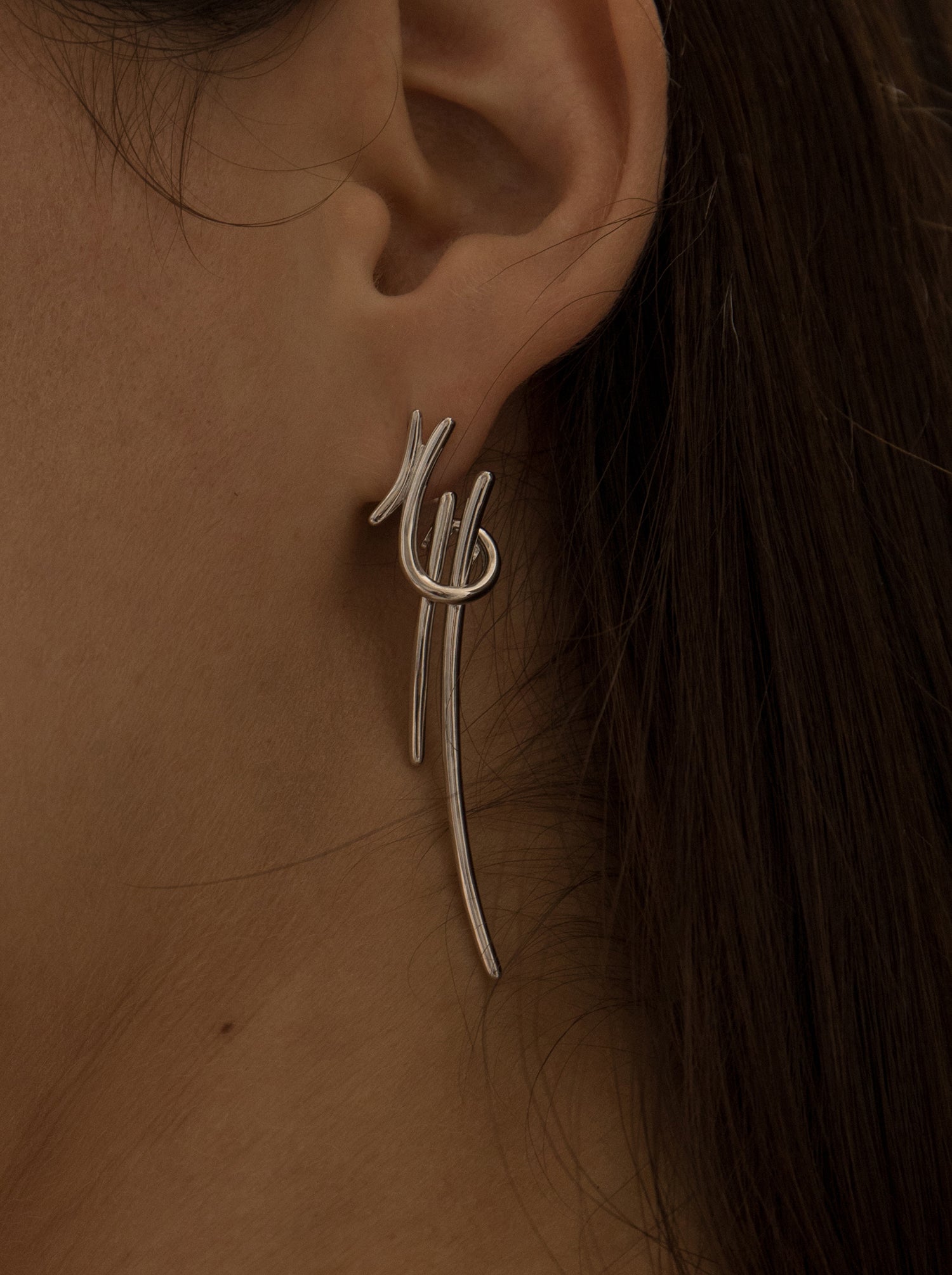 Boucles d'oreilles longues à motif de nœuds irréguliers