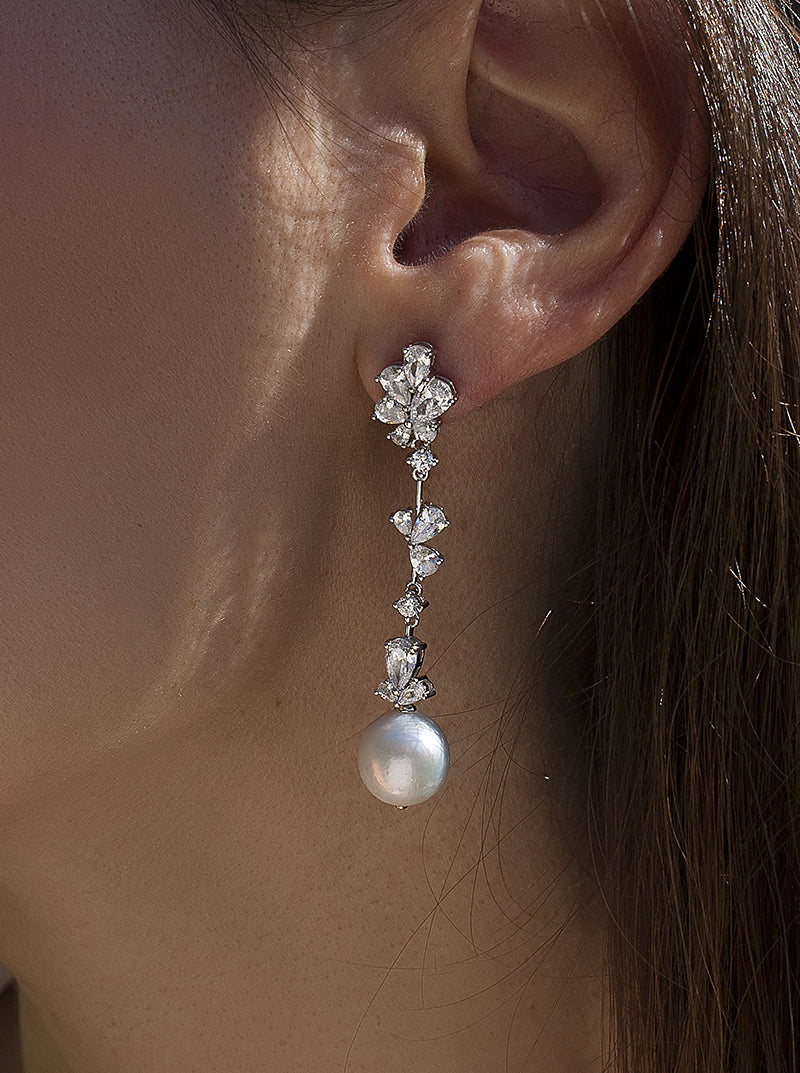 Long bridal earrings with zircons and finished with a pearl with floral motifs