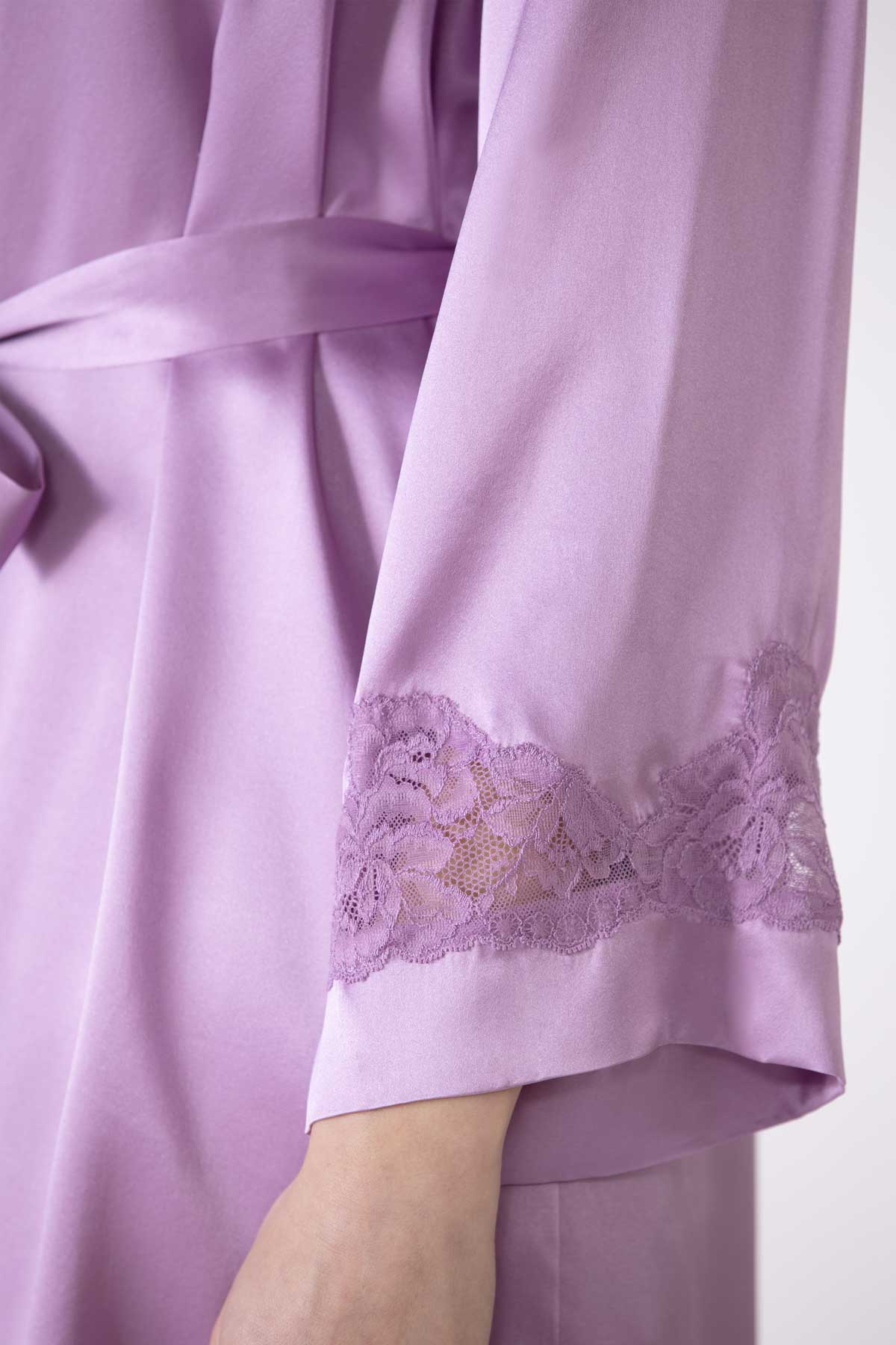 Morgan Iconic Short Silk Robe