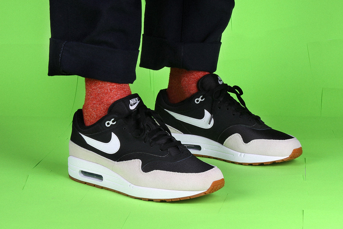 nike air max 1 black light bone