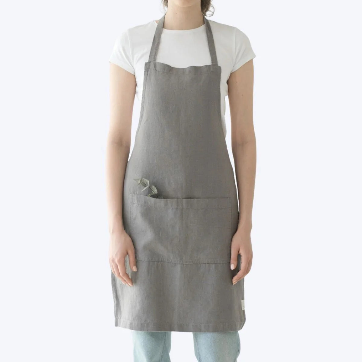 linen-apron.webp__PID:119b9de2-6426-4b0d-a9fb-8b88c4b254a7